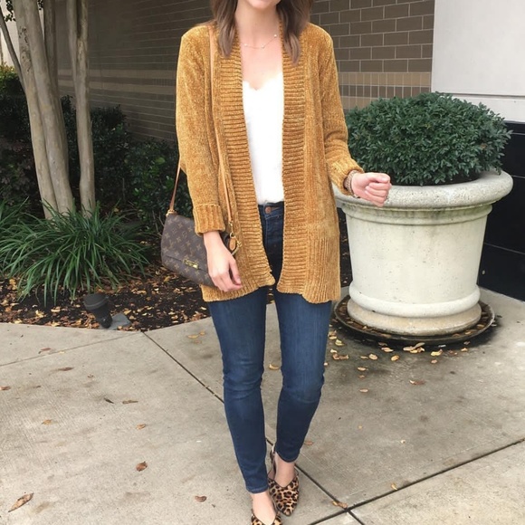 Sweaters - 🆕️//The Sol// Chenille mustard yellow Cardigan